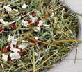 Заредете изображението в програмата за преглед на галерия, FRESHGRASS HAY VITAL-VEGETABLES – СЕНО СЪС ЗЕЛЕНЧУЦИ, БОГАТО НА БАЛАСТНИ ВЕЩЕСТВА И МИНЕРАЛИ - Zoo-PetShop